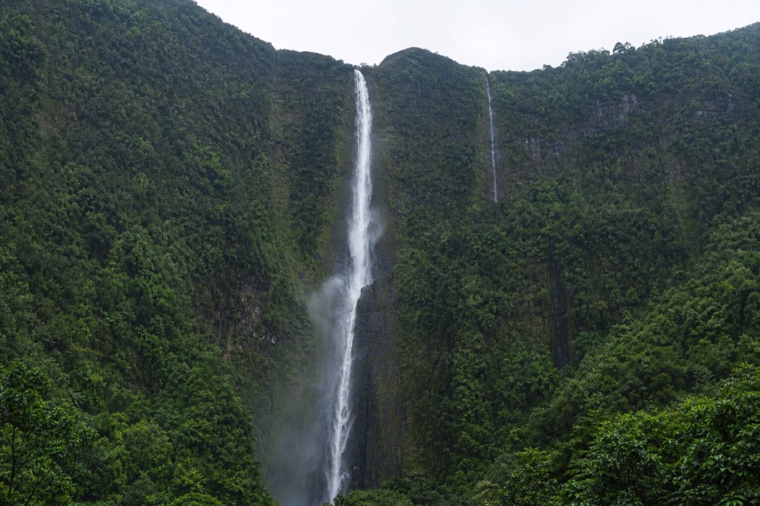 Hiʻilawe Falls dropping down the back wall of Waipiʻo Valley