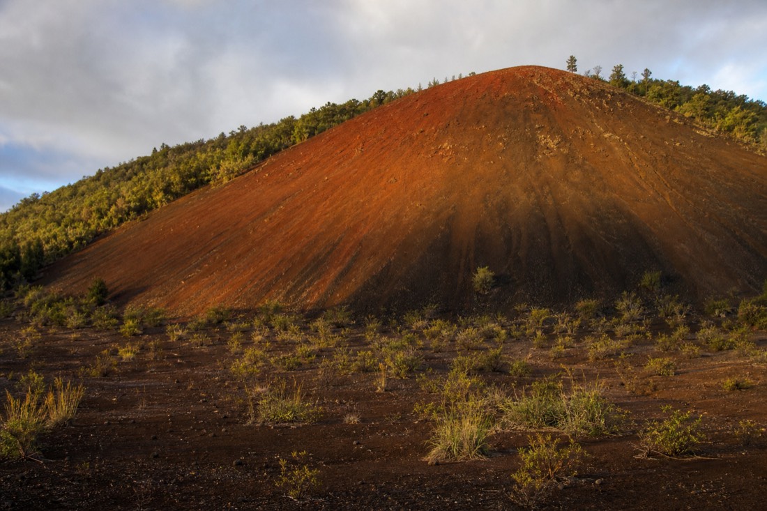 Puʻupuaʻi, the cinder cone built by the 1959 fountains